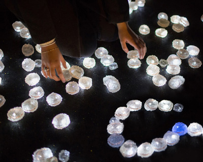interactive LED crystals of light by daan roosegaarde at DDW