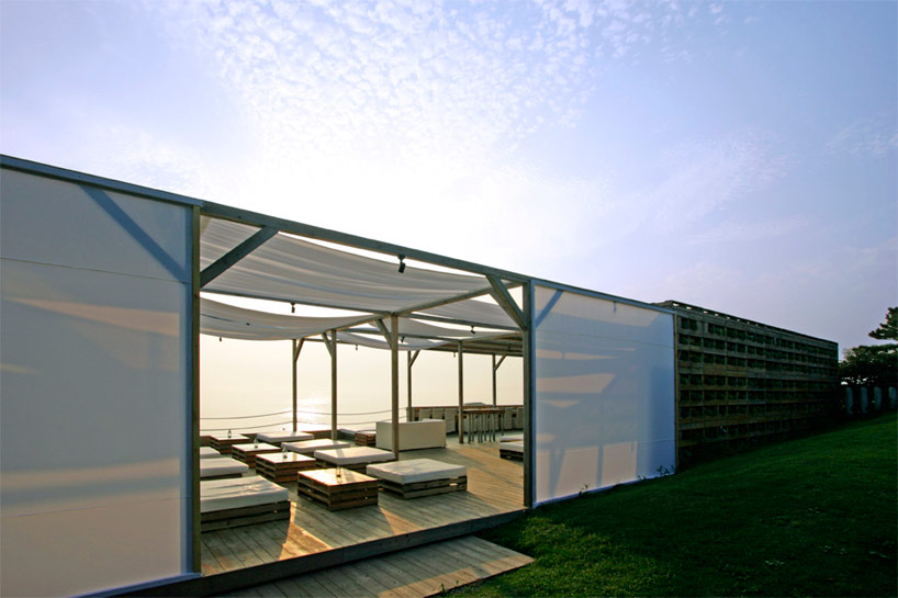 david guarino builds caban beach house from palettes