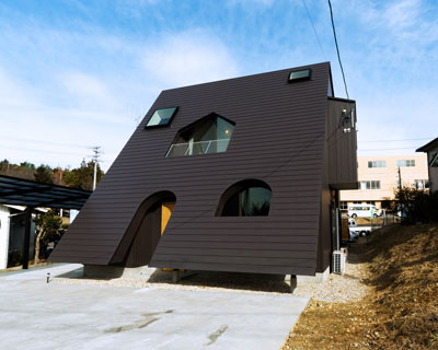 mamiya shinichi design studio interprets /slash as house