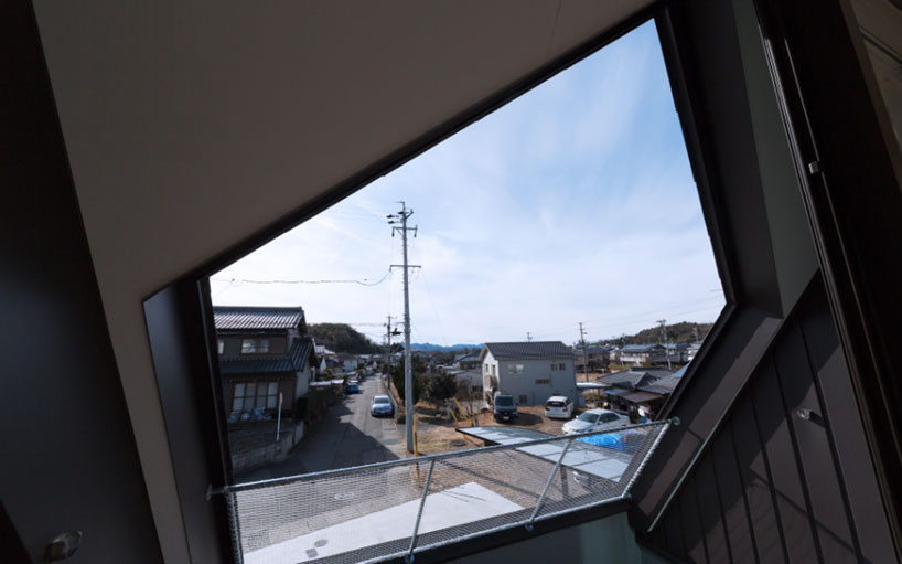 mamiya shinichi design studio interprets /slash as house