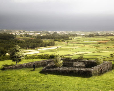 filipe paixao designs a stone wall house for fernando pessoa