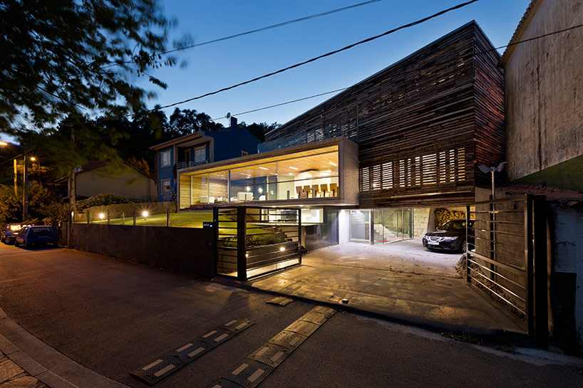 inaki leite recycles wooden bateas for dezanove house in spain