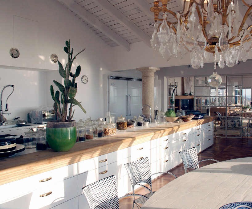 alex meitlis overhauls the kastiel's penthouse in jaffa, israel