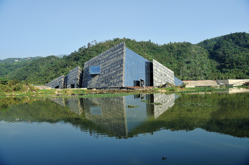 KRIS YAO | ARTECH blends lanyang museum into a rocky terrain
