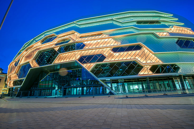 populous' leeds arena shows its chameleon skin