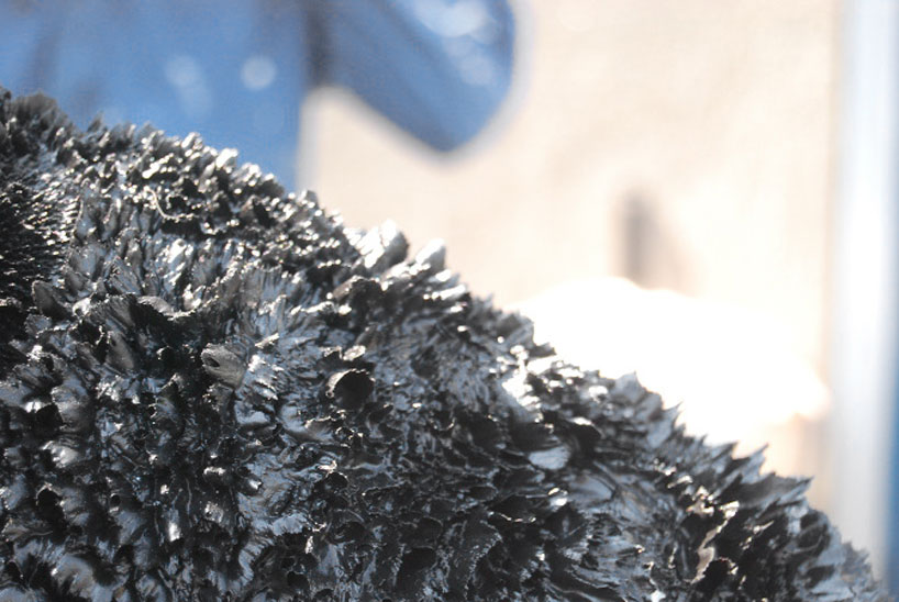 magnetically grown couture by jolan van der wiel + iris van herpen