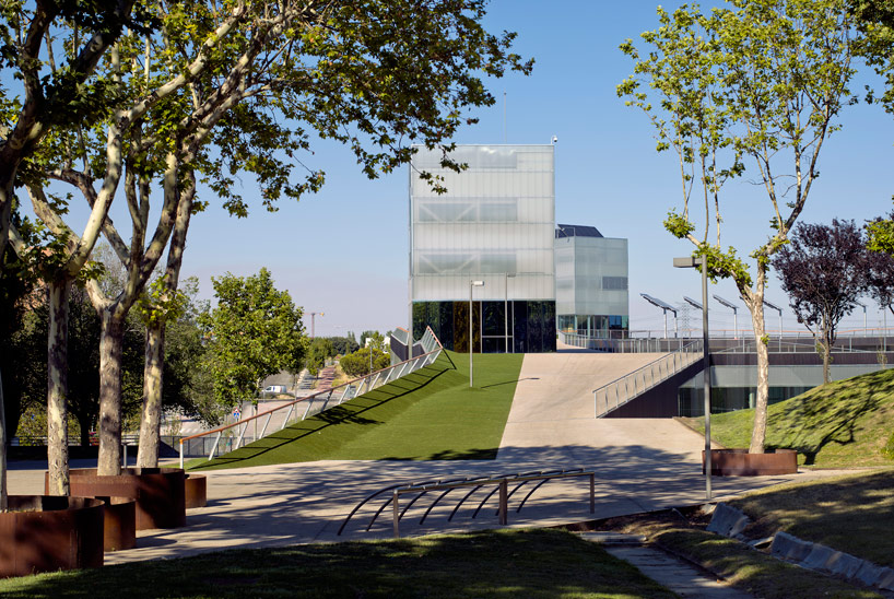 MTM arquitectos construct plaza major at UAM, madrid