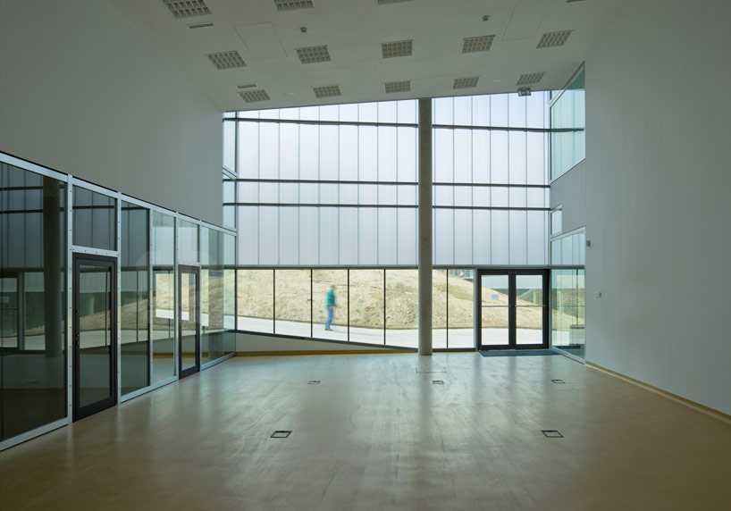 MTM arquitectos construct plaza major at UAM, madrid
