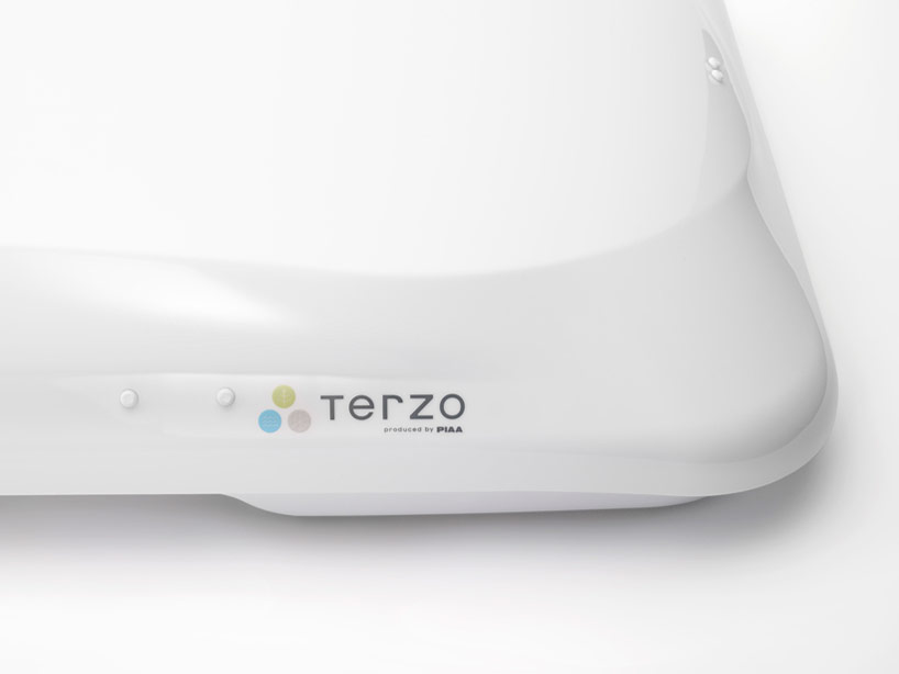 symmetrick roof cargo box for terzo car carrier by nendo