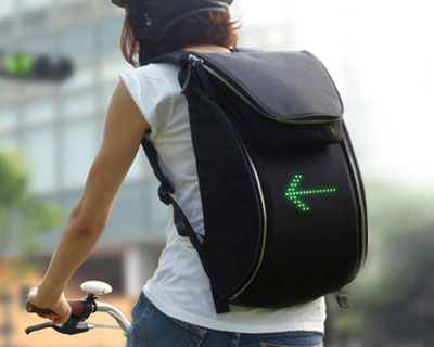 seil bag for cyclists signals traffic signs through LED lights