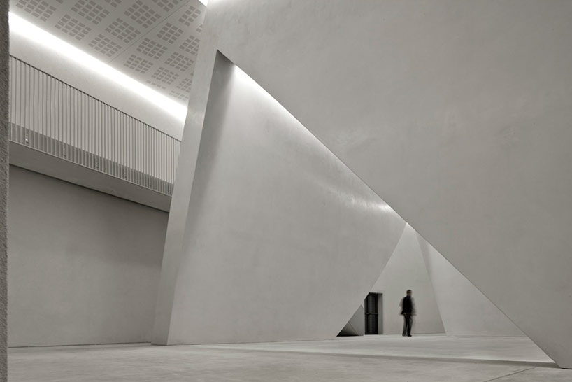 tadao ando opens a new theater in venice
