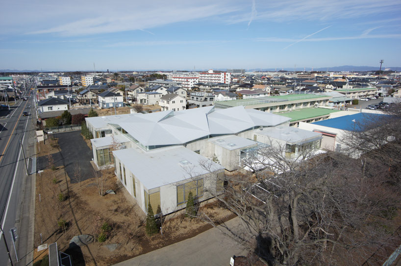 yuji tanabe and sachie isaka construct corona electric offices