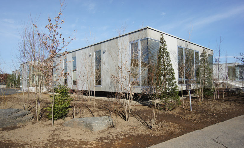 yuji tanabe and sachie isaka construct corona electric offices