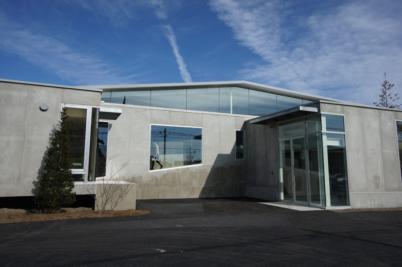 yuji tanabe and sachie isaka construct corona electric offices