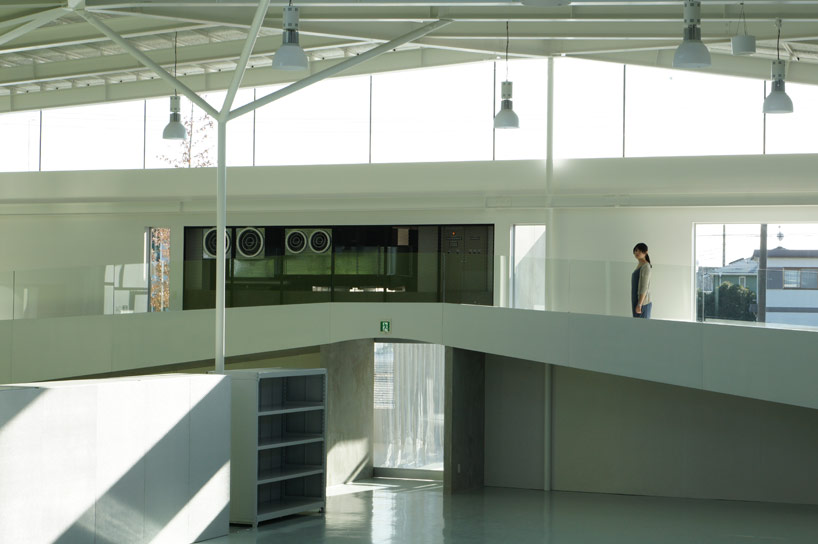 yuji tanabe and sachie isaka construct corona electric offices