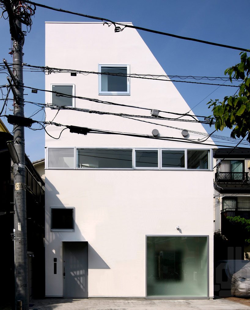 atelier hako architects stacks house at komazawa vertically