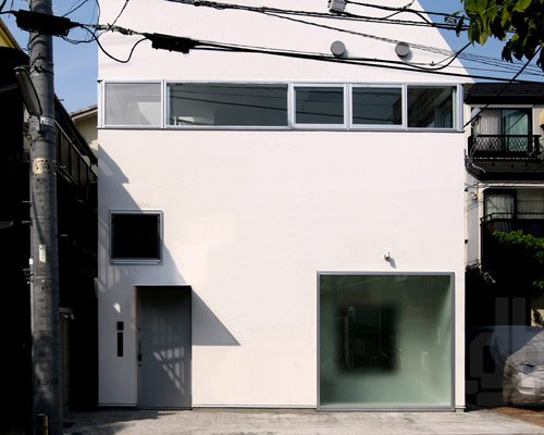 atelier hako architects stacks house at komazawa vertically