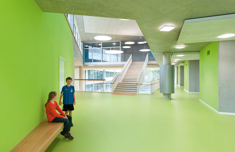 behnisch architekten realizes ergolding secondary school