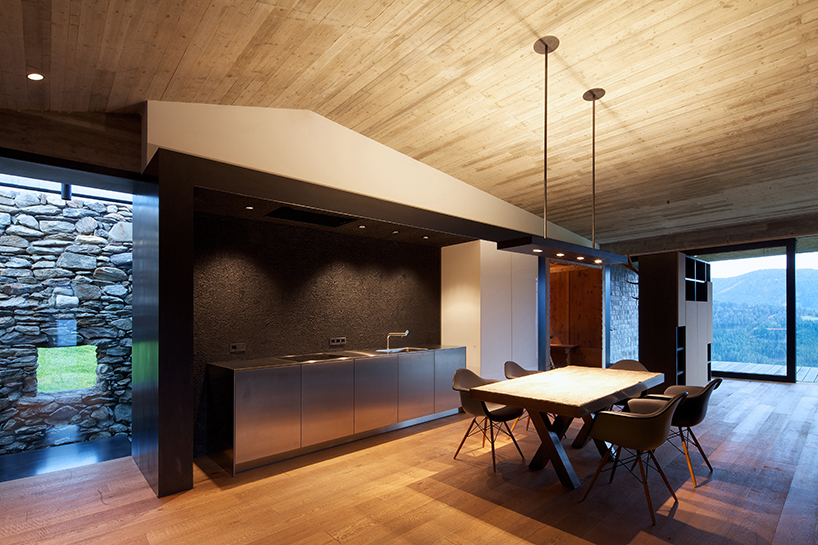 burgmeisterwolf_nextchapel_db_01 bergmeisterwolf architekten builds 'next to the chapel'