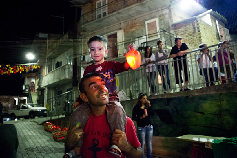 luzinterruptus illuminates the sky with light-filled peppers