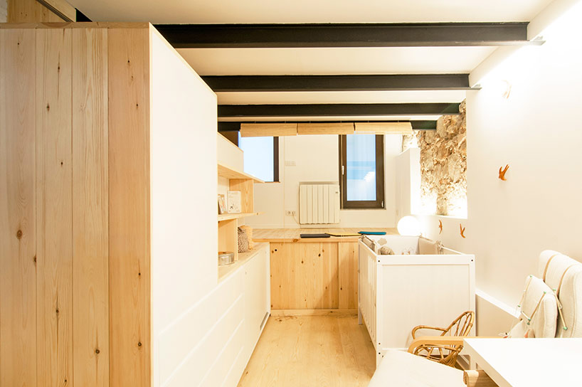 carles enrich refurbishes a dry cleaners in spain