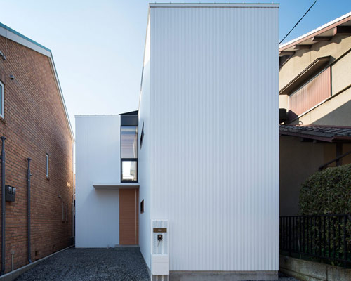 container design aligns axial house of shimamoto-cho