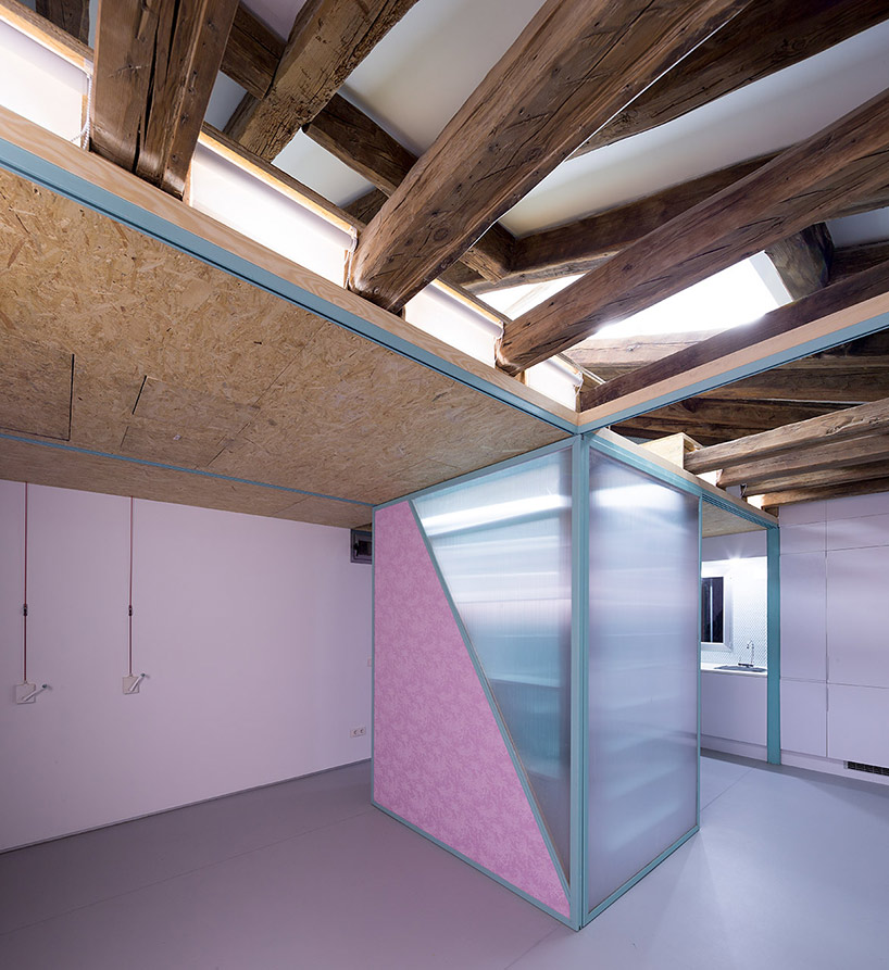 elii didomesticates an attic apartment in madrid