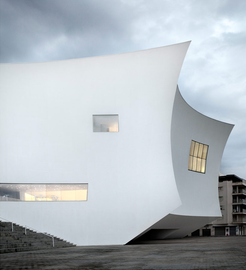 barozzi veiga completes white auditorium in aguilas, spain