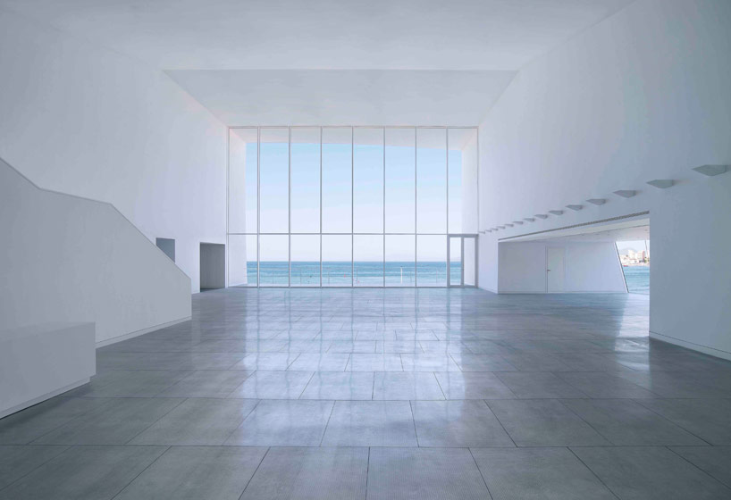 barozzi veiga completes white auditorium in aguilas, spain