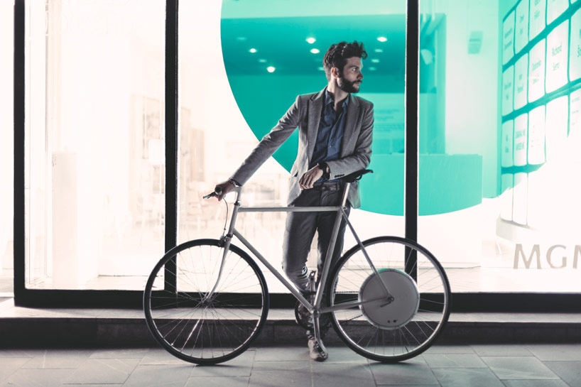 flykly smart wheel turns ordinary bikes into electric cruisers
