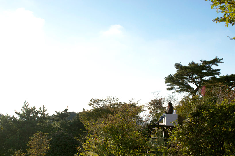 hidemi nishida studio floats five garden sky couches in japan