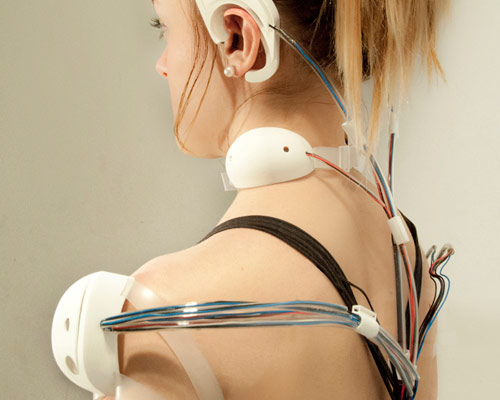 ling QL explores wearable technology with reality mediators