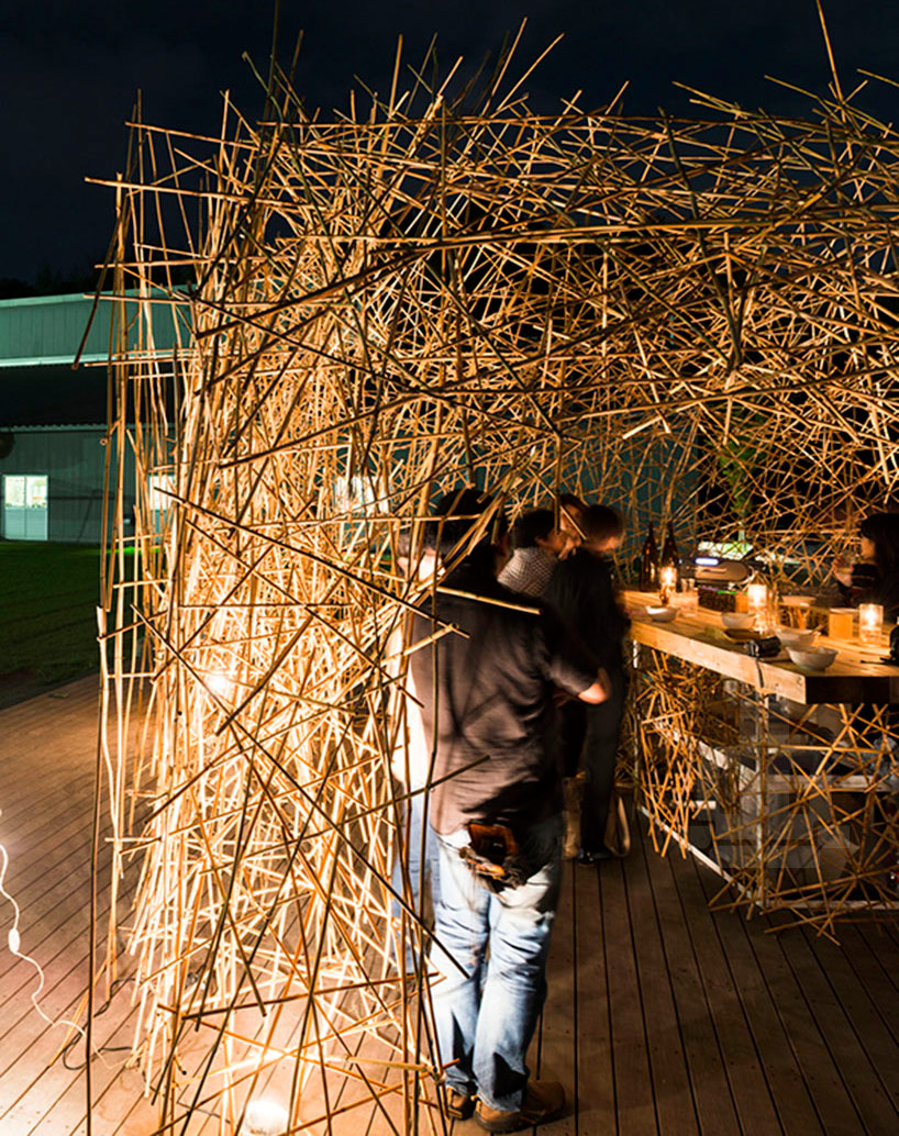 naoya-matsumoto-yoshi-bar-2nd-designboom03 naoya matsumoto uses reed to construct enchanting yoshi bar