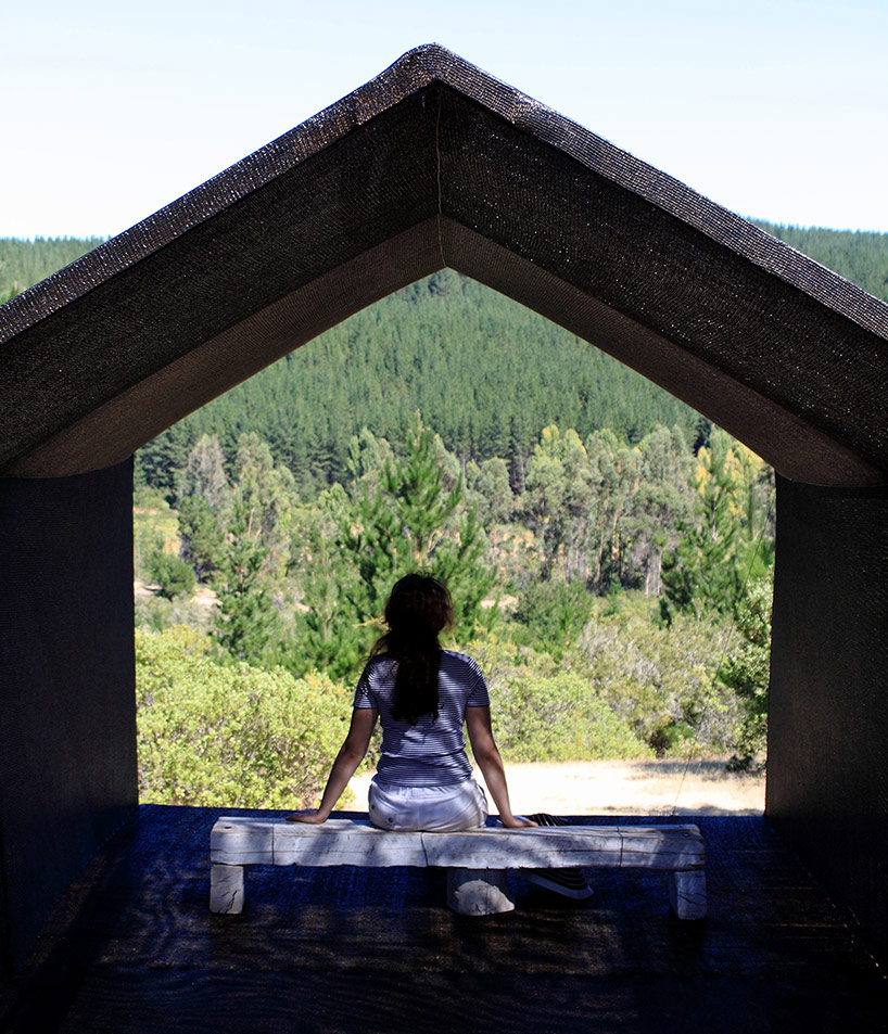 pablo-rojas-bottner-observation-deck-designboom03 pablo rojas bottner builds guallecos tactical observation deck
