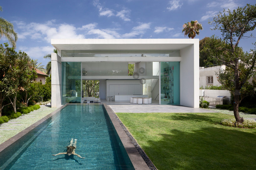 pitsou kedem set ramat hasharon house amid two courtyards