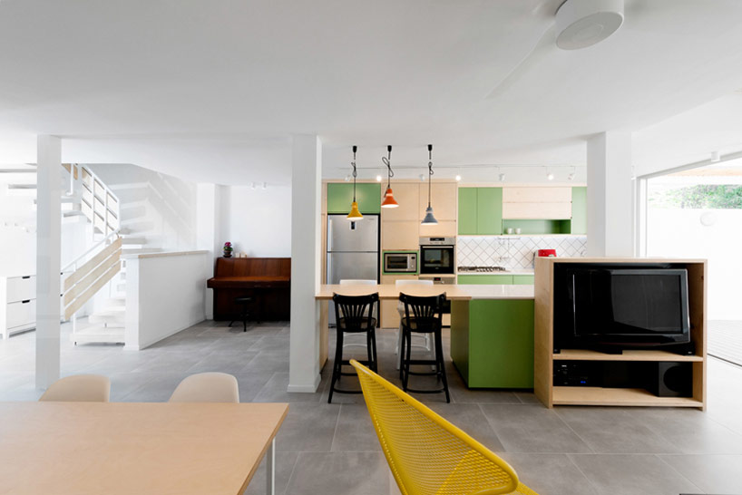 raanan stern renovates vibrant 1970's family house in israel