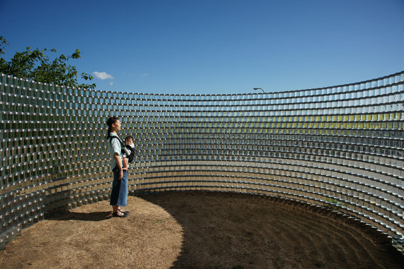 3,000 seawater stacked glass volumes by toshihiro komatsu