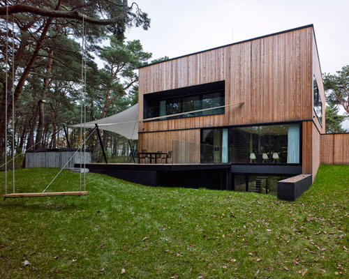 ultra-architects exudes strength in monolithic seaside house