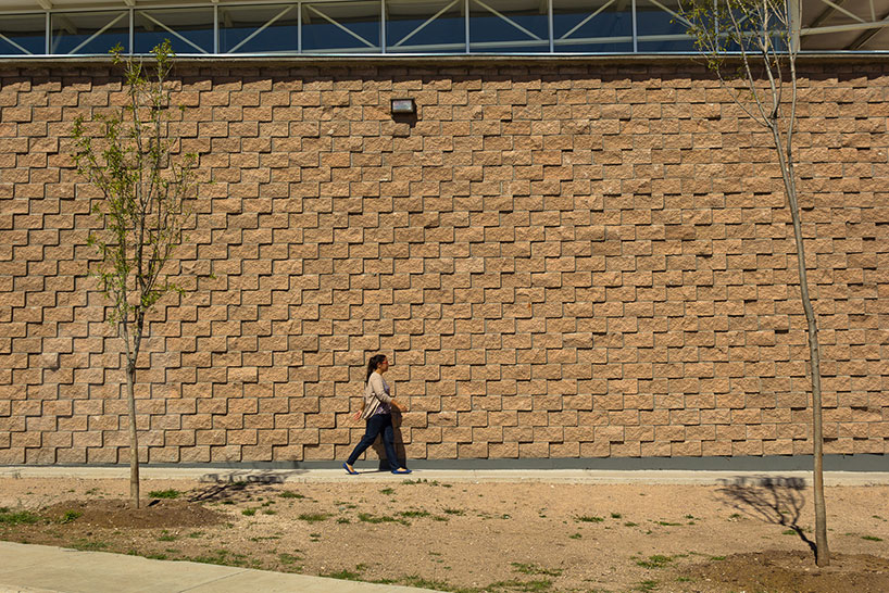 urbanika-boxing-gym-riberas-designboom02 urbanika utlizes rough brick pattern for community boxing gym