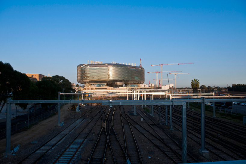 woods bagot SAHMRI designboom woods bagot clads SAHMRI in articulated transparent facade
