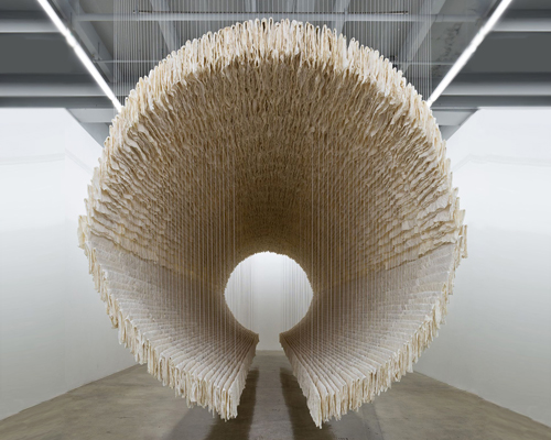 zhu jinshi suspends boat with 8,000 sheets of folded rice paper