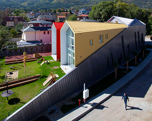 conveyer angles sloping facade in kindergarten kita bulgaria