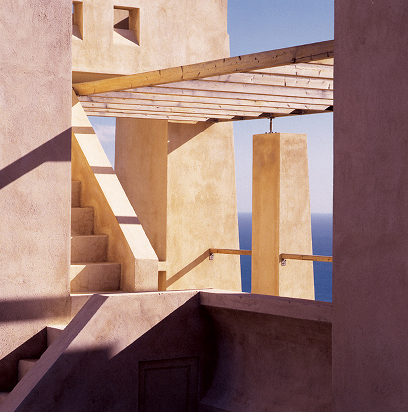 couvelas architects erects the house of the winds in santorini