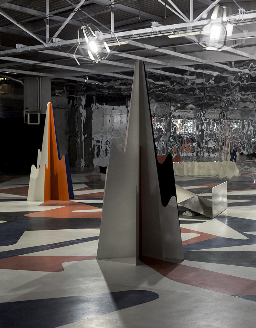 etienne-bardelli-the-walking-ghosts-designboom05 etienne bardelli unveils walking ghosts installation in france