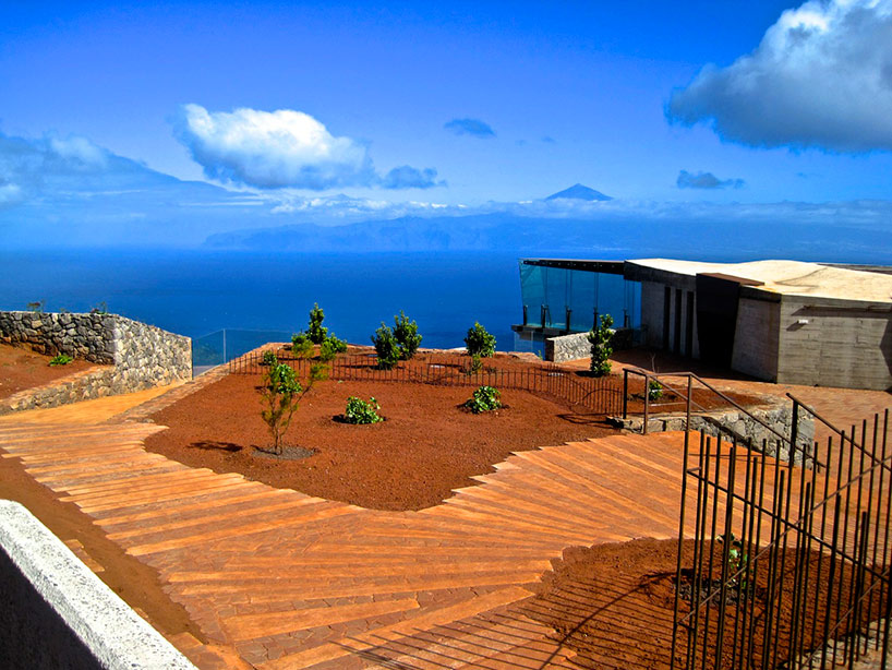 jose luis bermejo builds mirador de abrante - a balcony to infinity