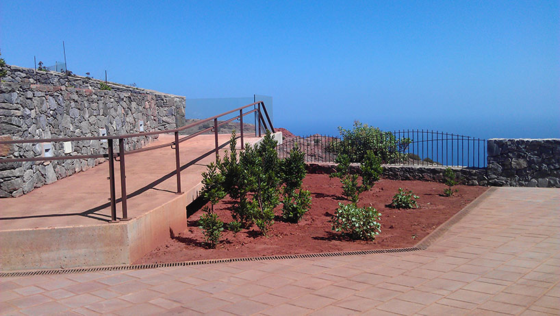 jose luis bermejo builds mirador de abrante - a balcony to infinity