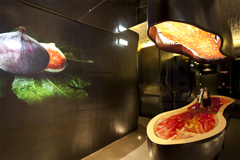 nini-andrade-silva-the-beautique-hotels-figueira-designboom02 nini andrade silva inserts tree trunk in beautique hotels figueira