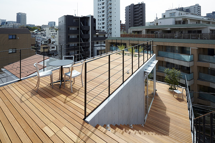 balcony house by ryo matsui architects values the outdoors