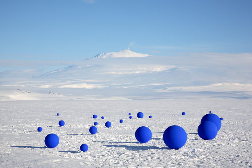 stellar axis aligns 99 blue spheres to stars in the antarctic sky