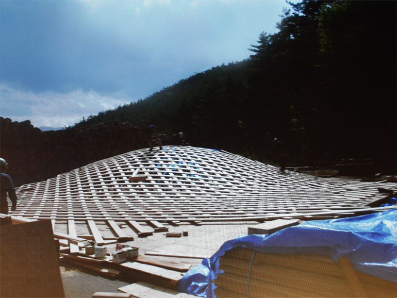 toyo ito mina no mori gifu media cosmos designboom toyo ito imagines roof funnels for minna-no-mori gifu media cosmos
